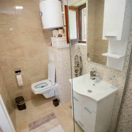 Apartment Ana 2 *